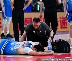 赵睿：跟新疆的球迷说对不起 这两年因为伤病 我的出勤率确实少